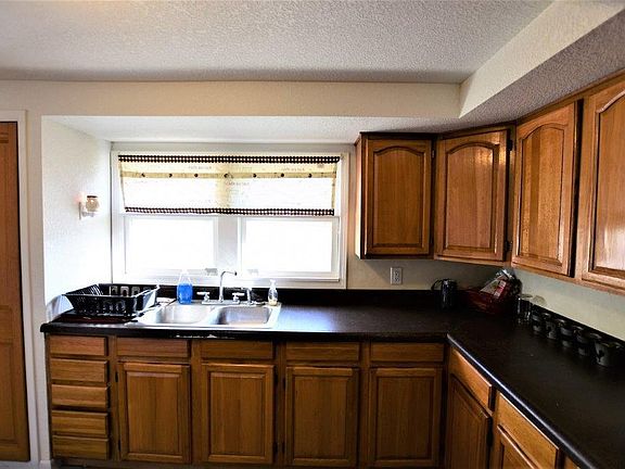 4th image of 20464 Elm Dr
