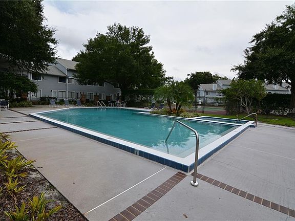 4th image of 9438 Torrington Ave #438
