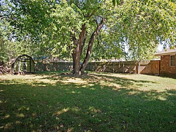 5th image of 2707 S Highland Cir