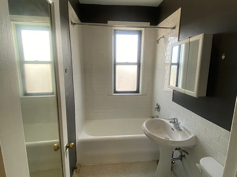 Stunning Large One Bedroom, Lake View, Elevator Building — Photo 16