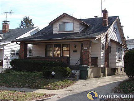 1st image of 124 E Bruce Ave