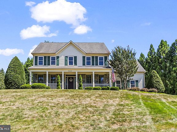 3rd image of 7023 Club House Cir