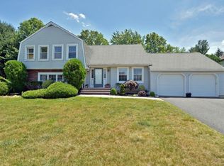 21 Cannonade Dr, Marlboro, NJ 07746