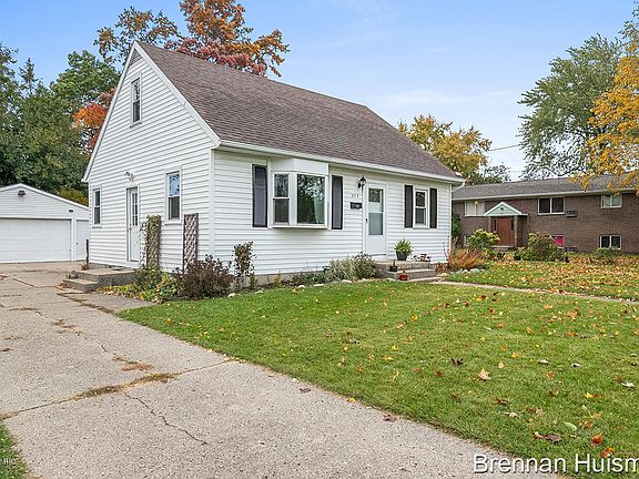 2nd image of 829 Blackburn St SW