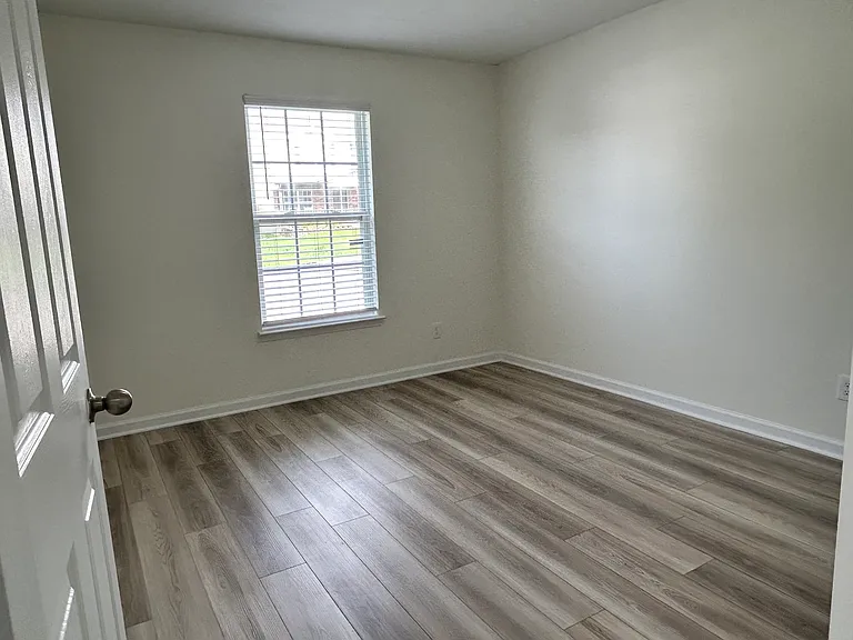 335 Sarna Dr — Photo 11