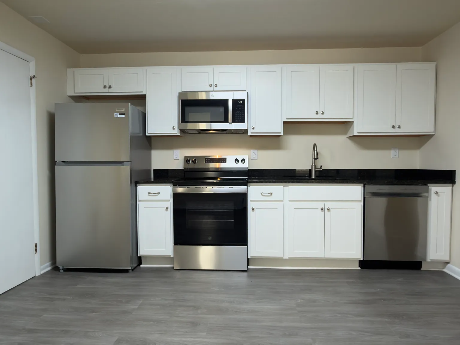 2 bed, 1100 sqft, $1,295 — Photo 4