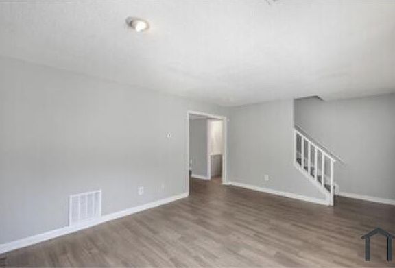 4th image of 939 Silverwood Dr