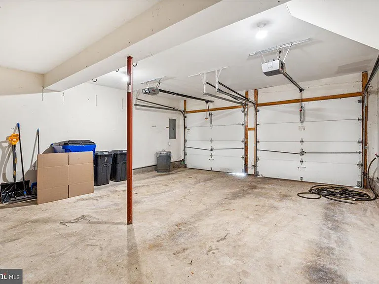 2442 Rippling Brook Rd — Photo 35