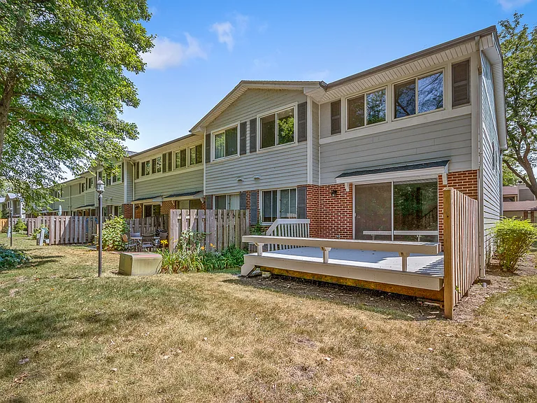 834 Swallow St — Photo 29