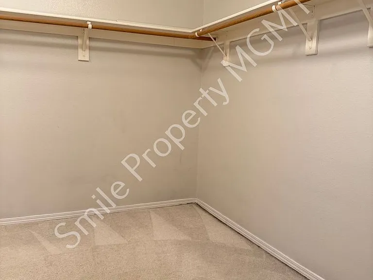 184 SW 105th Ter — Photo 11