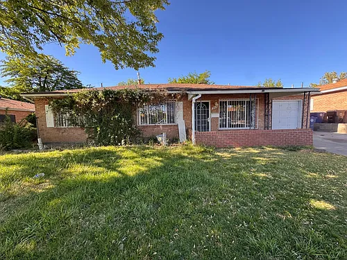 9019 Los Arboles Ave NE Photo 1