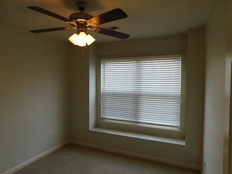 1147 Oak Blossom Way #1147 — Photo 11