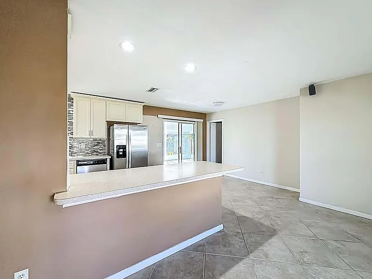 274 NE Glentry Ave — Photo 11