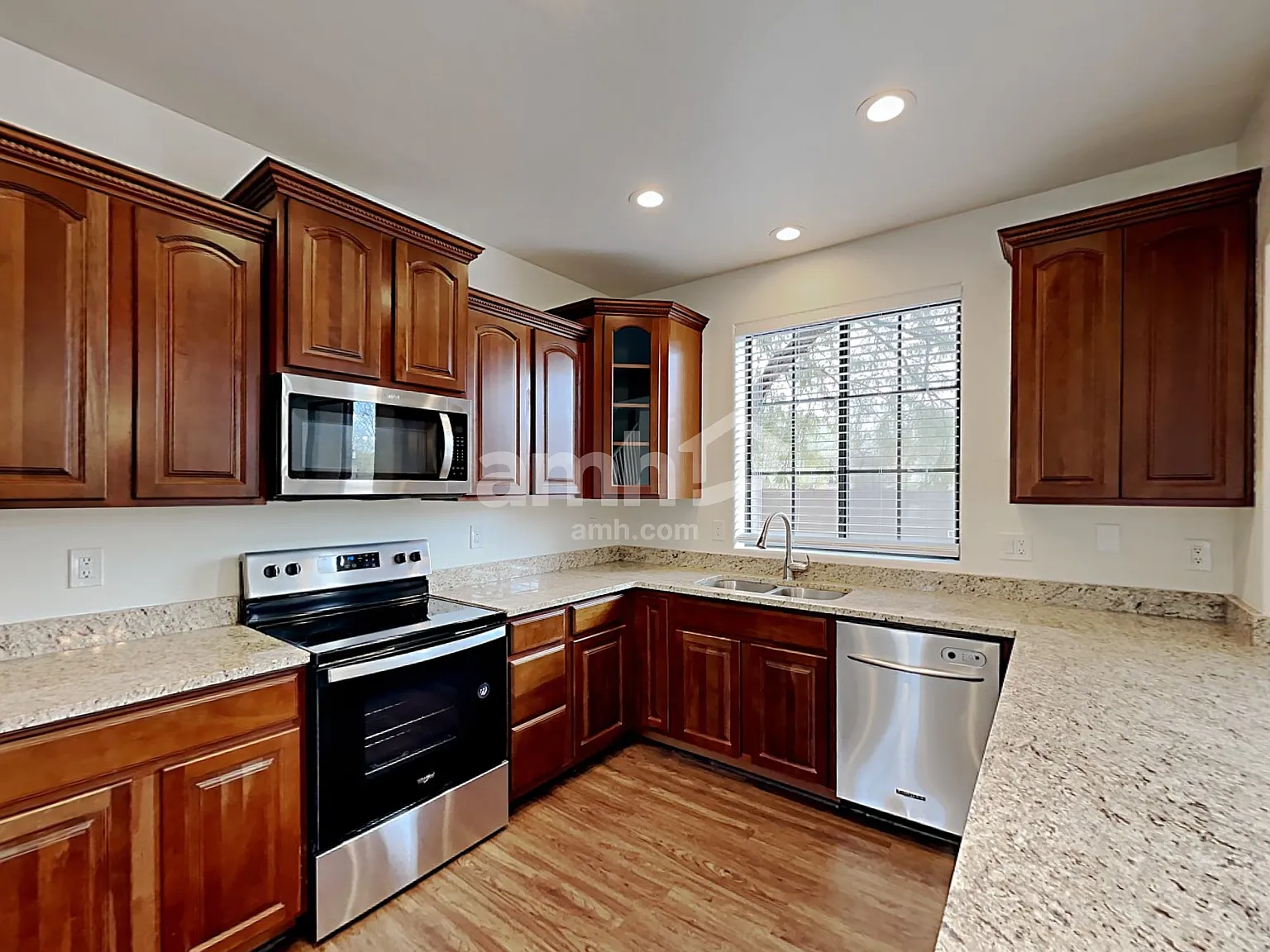 3 bed, 2.5 bath, 2092 sqft, $2,510 — Photo 3
