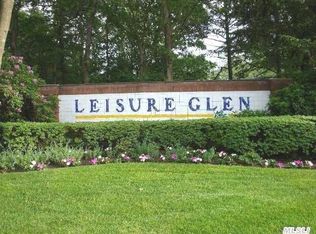 153 Glen Dr, Ridge, NY 11961