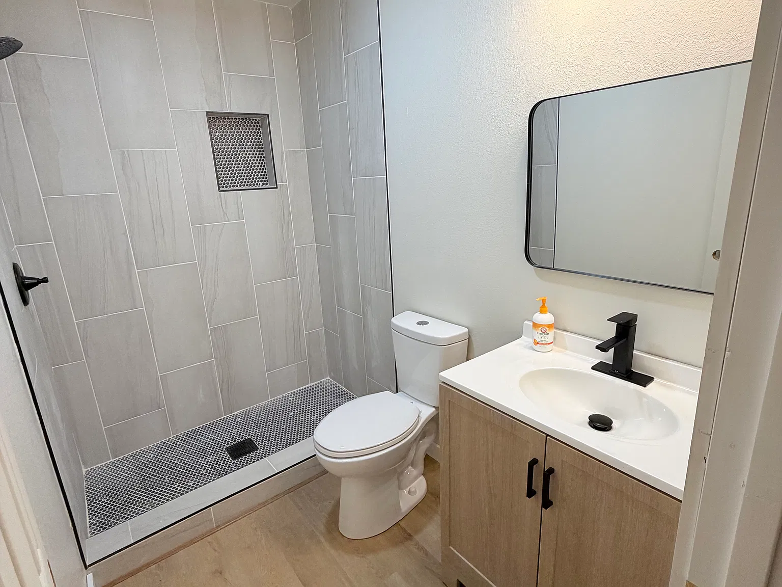 3 bed, 1198 sqft, $1,850 — Photo 2