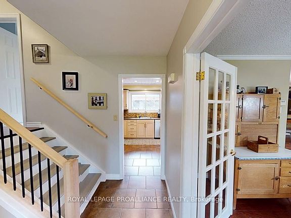 2nd image of 11 Stavebank Rd