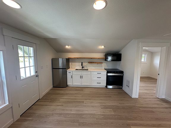 2nd image of 3624 Fawcett Ave #B