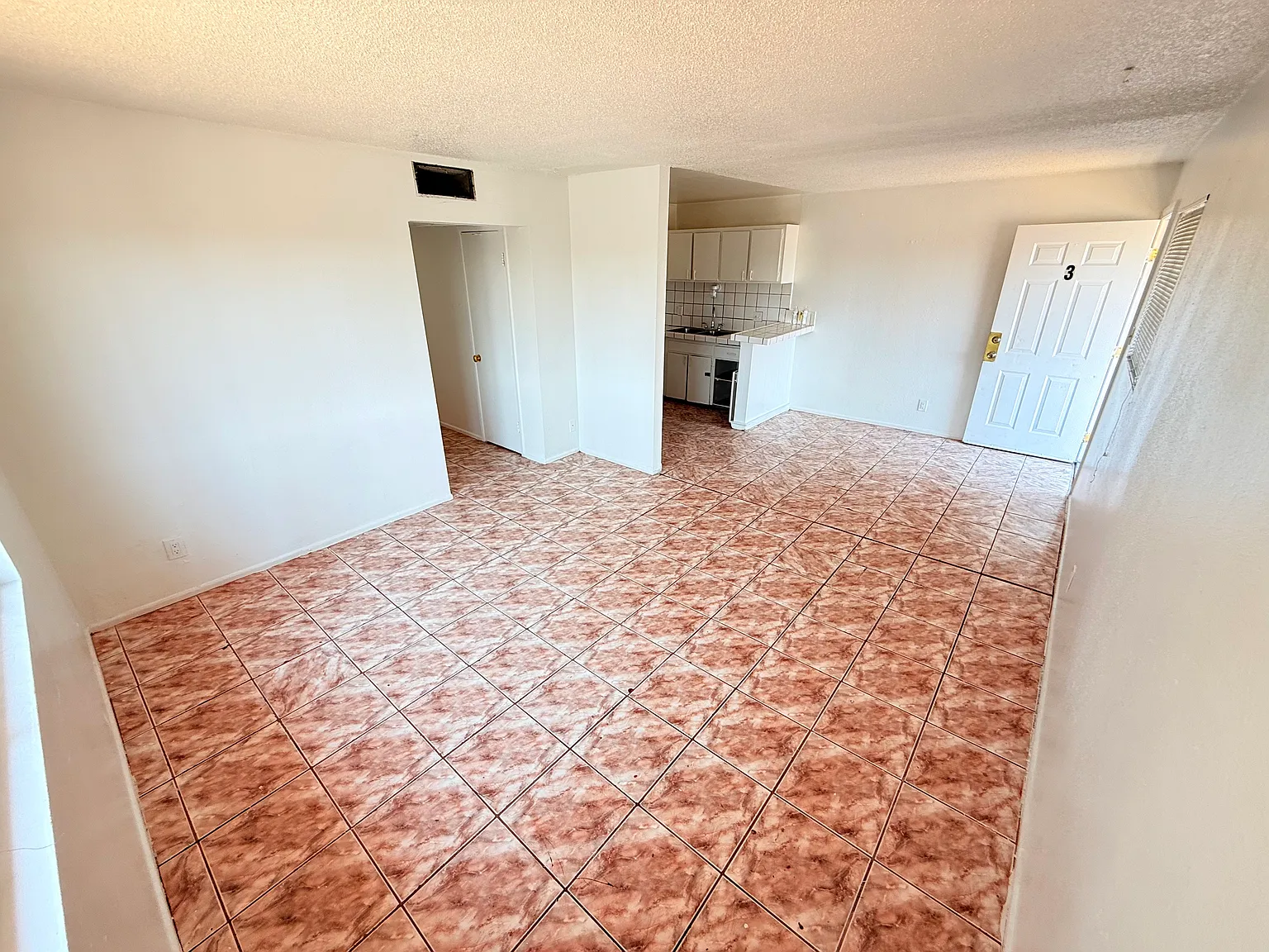 2 bed, 918 sqft, $1,200 — Photo 2
