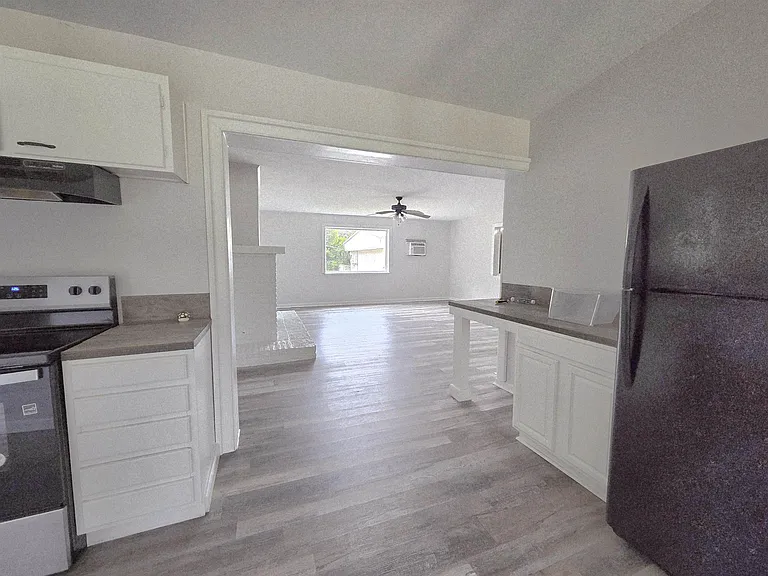 404 Puckett Rd — Photo 8