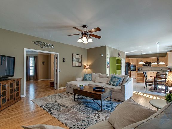 4th image of 804 Onslow Way