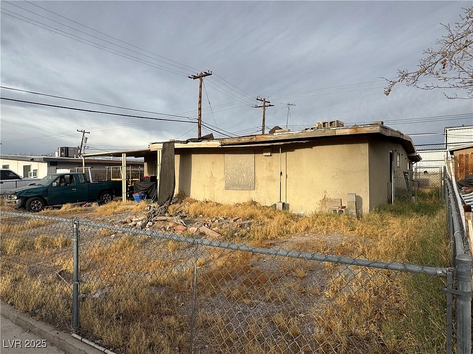 2nd image of 2721 Howard Dr