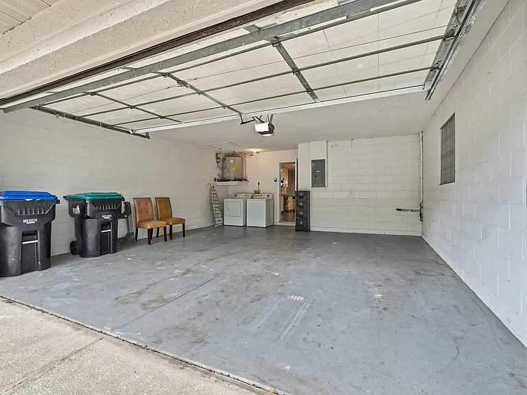 7528 Fenwick Cove Ln — Photo 16