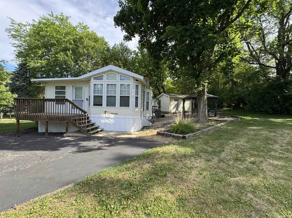 354 Skyline Dr, Edgerton, WI 53534