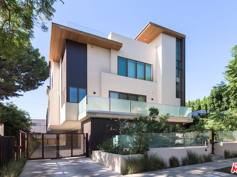 1st image of 1251 Formosa