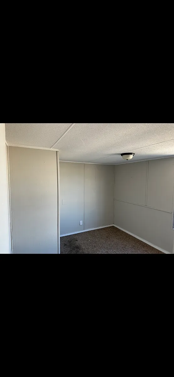Building Photo - 446 Loose Creek Hwy #46