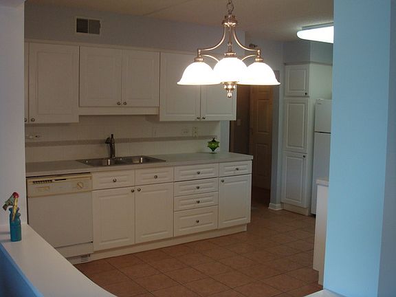 5th image of 126 Day St APT 205
