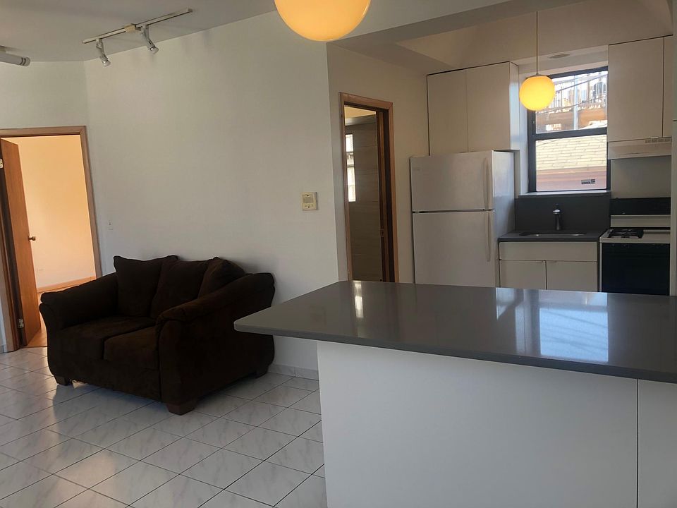1st image of 537 W Claremont #2