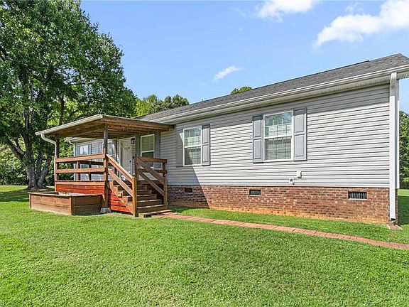 4th image of 1054 Sutton Rd