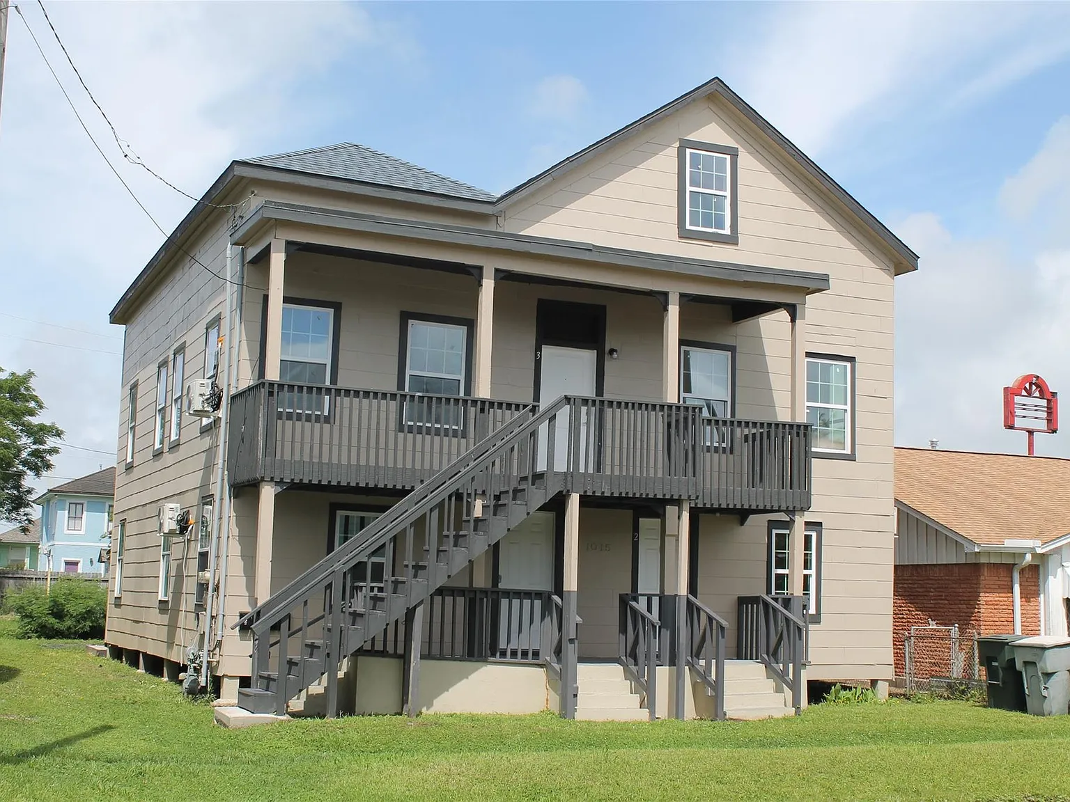 2 bed, 1.0 bath, 700 sqft, $1,000 — Photo 1