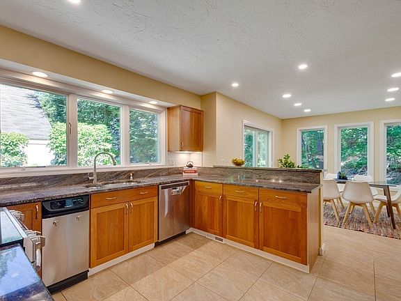 5th image of 25 Birchwood Ln Unit 25