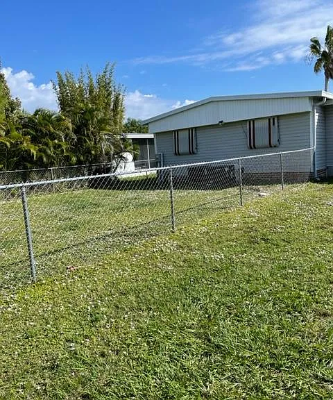 1812 Seagrape St NE — Photo 9