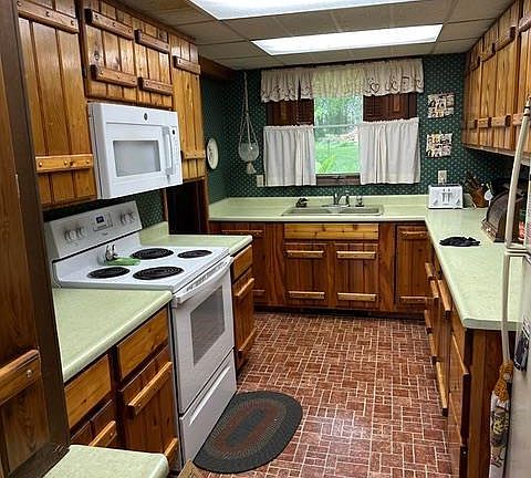 3rd image of 2756 Gaston Road