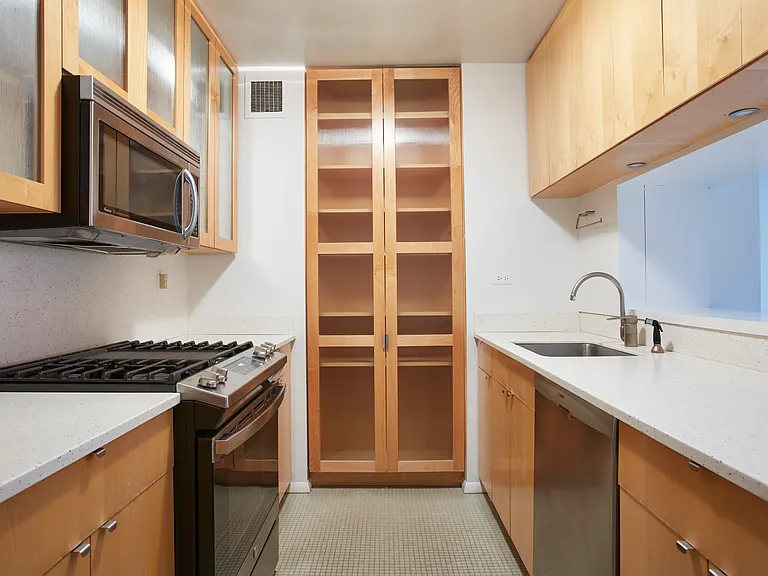 40 E 94th St #3D — Photo 4