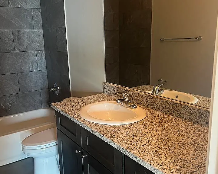 Secondary bath additional view