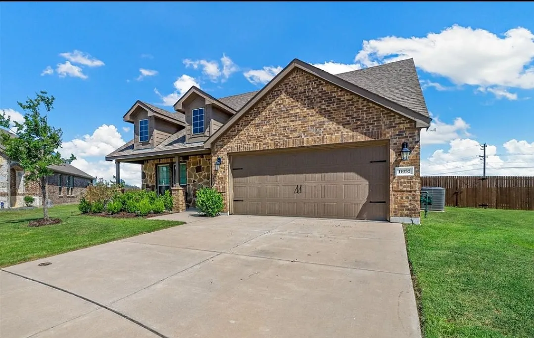4 bed, 2070 sqft, $2,490 — Photo 3