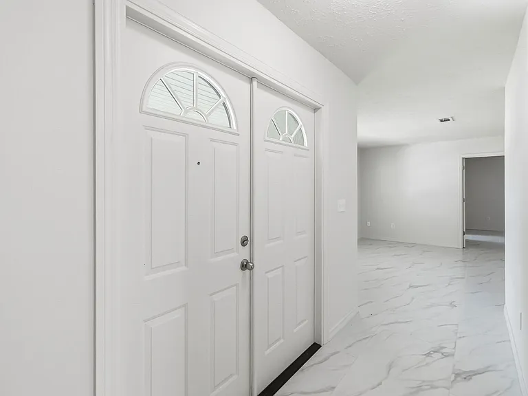 1534 Frances St — Photo 6