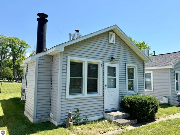 7285 Cairn Hwy #7, Kewadin, MI 49648