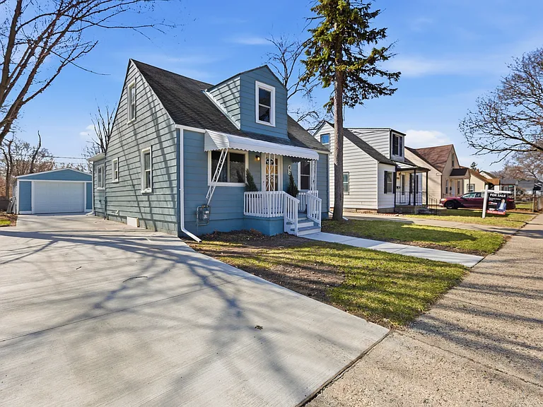 411 W Bernhard Ave — Photo 19