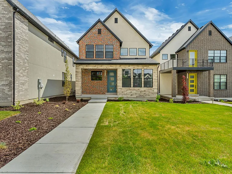 2412 N Sunmore Way — Photo 3
