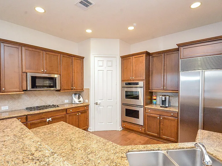 2826 Tudor Mnr — Photo 12