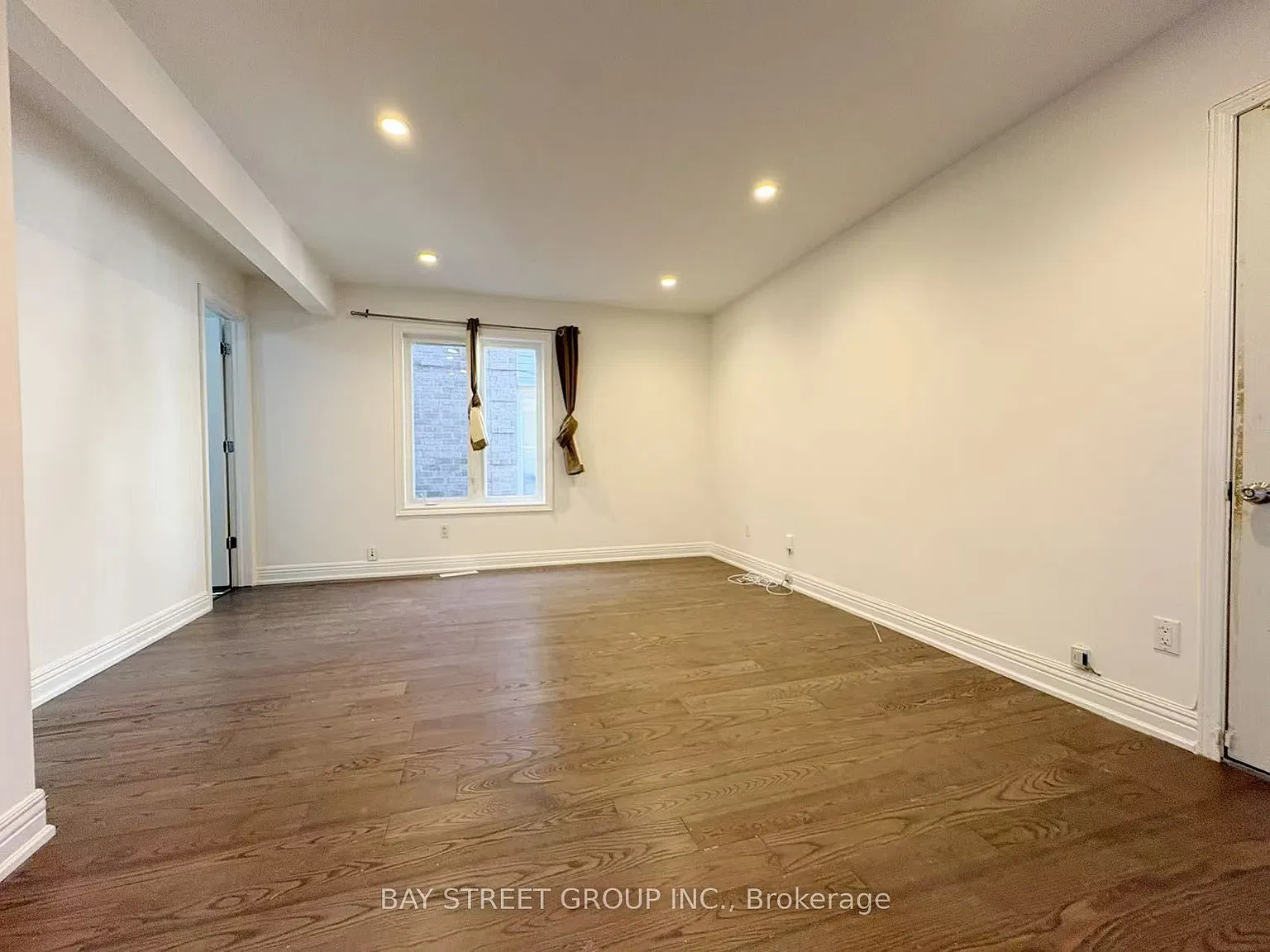 6 bed, $4,200 — Photo 4