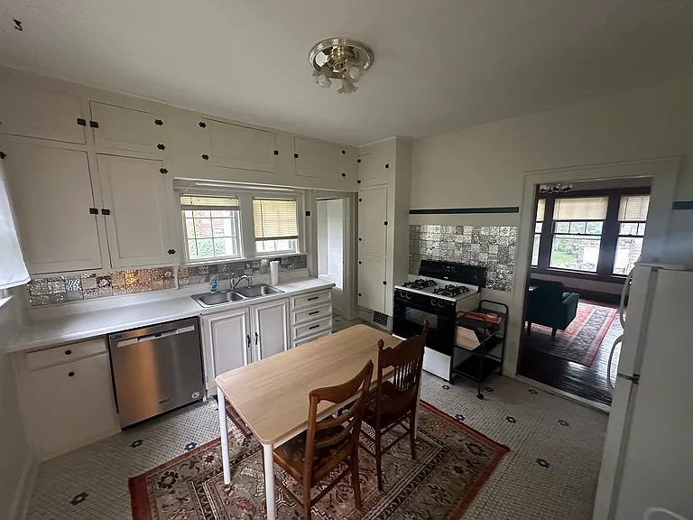 828 E University St #1 — Photo 16