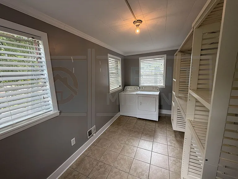 3925 Rosewood Dr — Photo 17