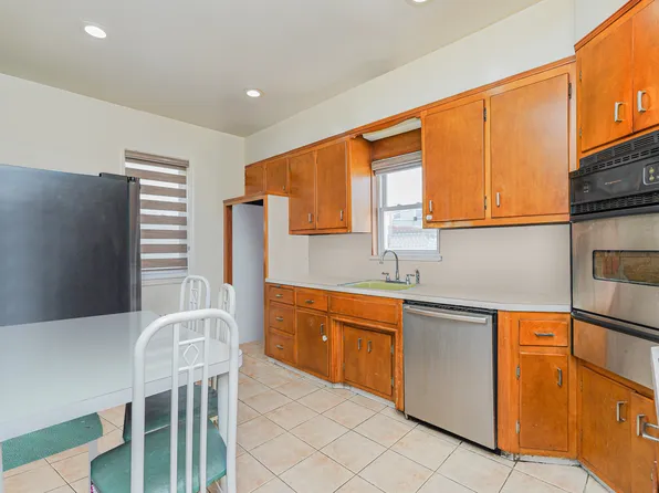 1726 East 4th Street image 8 of 18