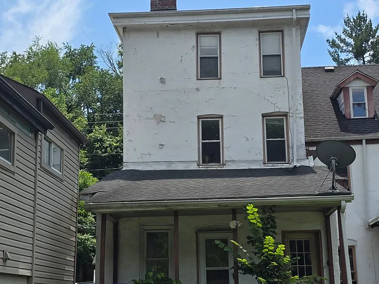 635-639 Baldwin St — Photo 14